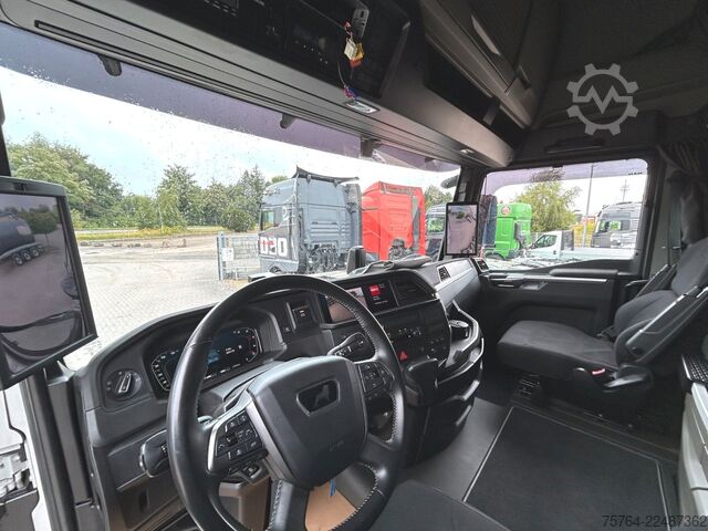 Standard SZM MAN TGX 18.560 BL/Retarder/ACC/2x Tank/D30 Motor!