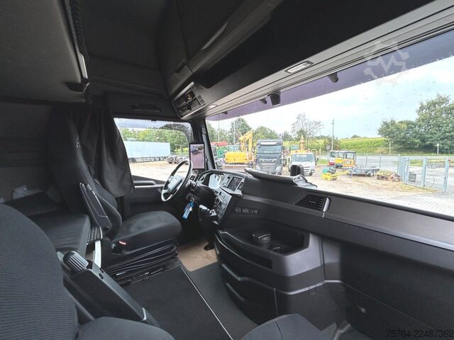 Standard SZM MAN TGX 18.560 BL/Retarder/ACC/2x Tank/D30 Motor!