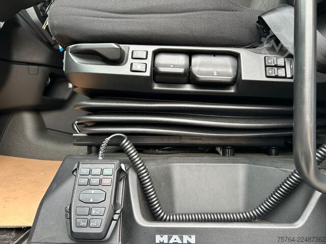 Standard SZM MAN TGX 18.560 BL/Retarder/ACC/2x Tank/D30 Motor!