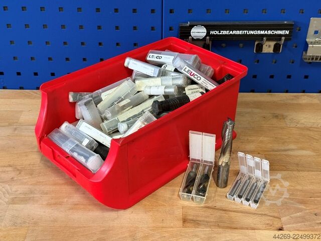 Milling cutters and drill bits with shanks for CNC machines Unbekannter Hersteller 