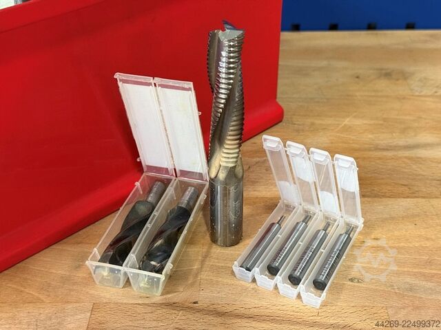 Milling cutters and drill bits with shanks for CNC machines Unbekannter Hersteller 
