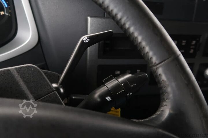 Standard-SZM Renault T520 6x2/ RETARDER/ FULL AIR/ HYDRAULICS/ BOOGIE