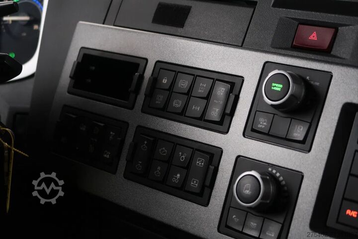 Standard-SZM Renault T520 6x2/ RETARDER/ FULL AIR/ HYDRAULICS/ BOOGIE