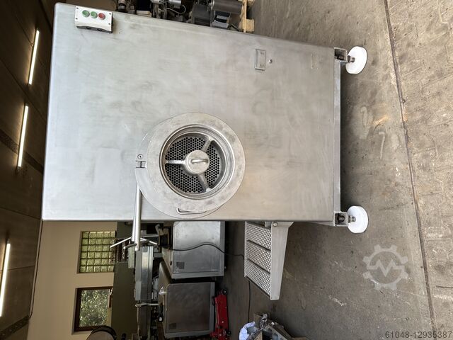 Meat grinder WOLFKING C-250 UNI