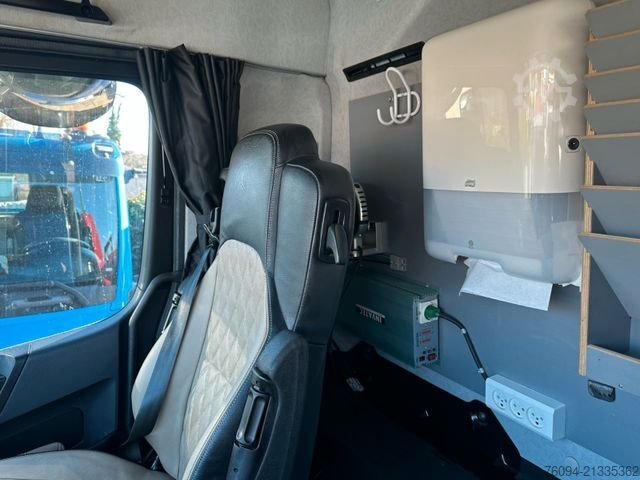 Flatbed truck MERCEDES-BENZ Arocs 2548 6x4 ALLRAD KRAN 21m SEILWINDE