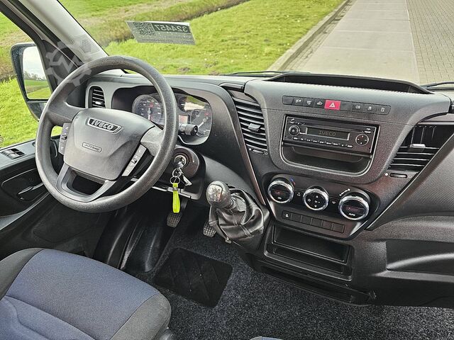 Suitcase IVECO DAILY 35C16 Bakwagen Laadklep!