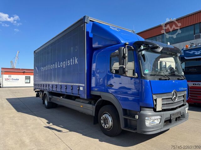 Flatbed truck with tarp MERCEDES-BENZ ATEGO 1530 * SCHLAFKABINE * LBW 2 T *KLIMA *
