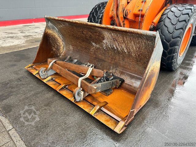 Radlader DOOSAN DL 200 inkl. Schaufel & Gabel Bj.2013 107kW