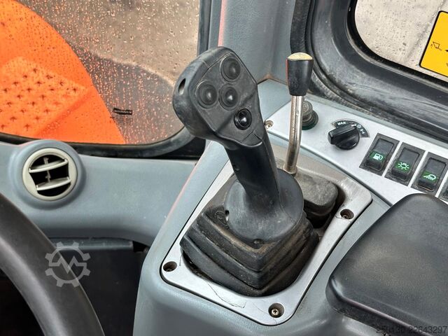 Radlader DOOSAN DL 200 inkl. Schaufel & Gabel Bj.2013 107kW