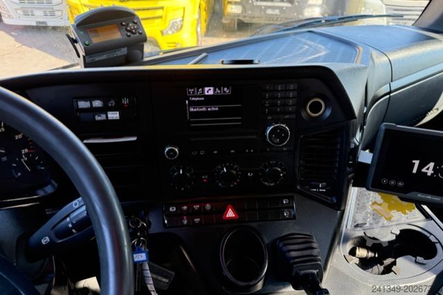 Tipper truck MERCEDES-BENZ Arocs 3242 8x4 Hiab 166-4