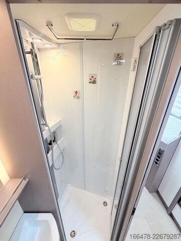 Teilintegriertes Wohnmobil BÜRSTNER Lyseo Harmony T 728 Einzelbetten-Hubbett-1.Hand