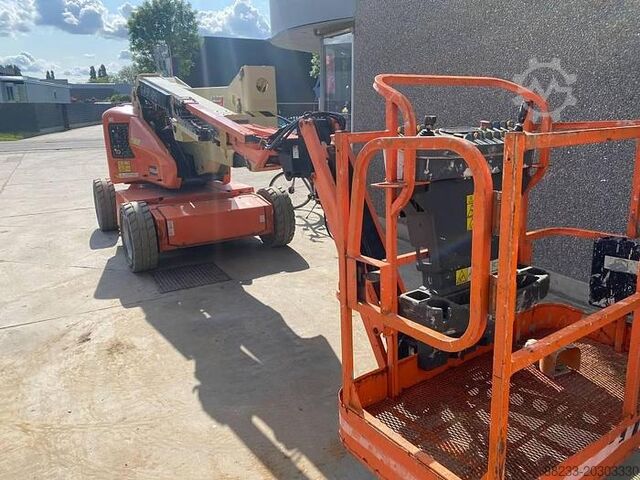 Articulated boom lift JLG E400AJP