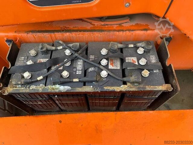 Articulated boom lift JLG E400AJP