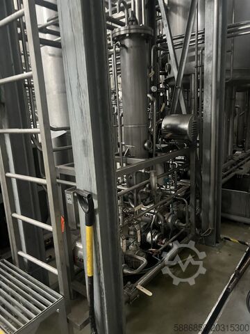 Evaporation station for apple concentrate  