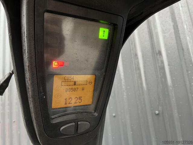 Electric 3-wheel forklift Linde E16C-02