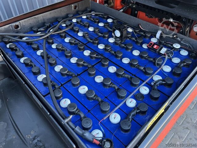 Electric 4-wheel forklift Linde E30RHL/600