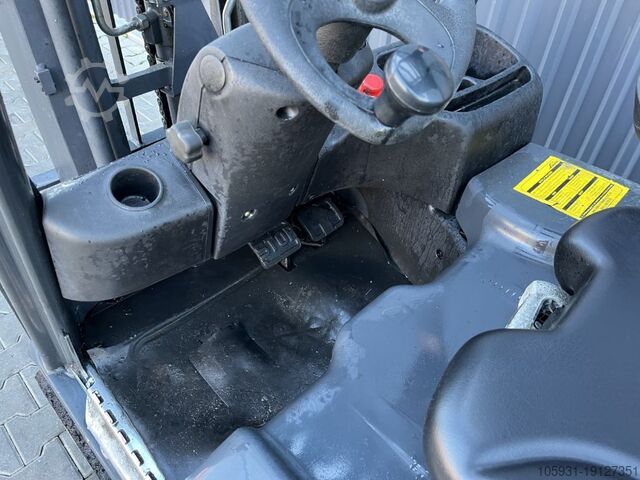 Electric 3-wheel forklift Linde E16C-02