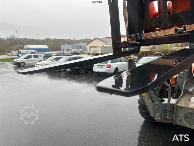 Wheel loader JLG 4017 telehandler w/ two pallet forks and bucket. C