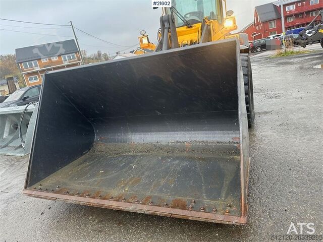 Wheel loader Volvo L90 E wheel loader w/ 3rd and 4th function, bucket