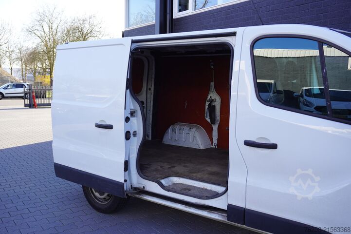 Delivery van Renault Trafic 1.6 dCi 125PK EURO 6 - Airco - Navi - Cr...