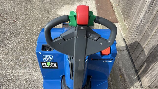 Manual pallet truck pump truck Jungheinrich EJE 220