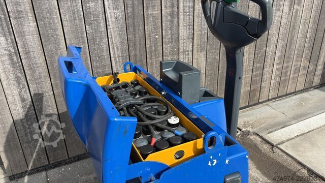 Manual pallet truck pump truck Jungheinrich EJE 220