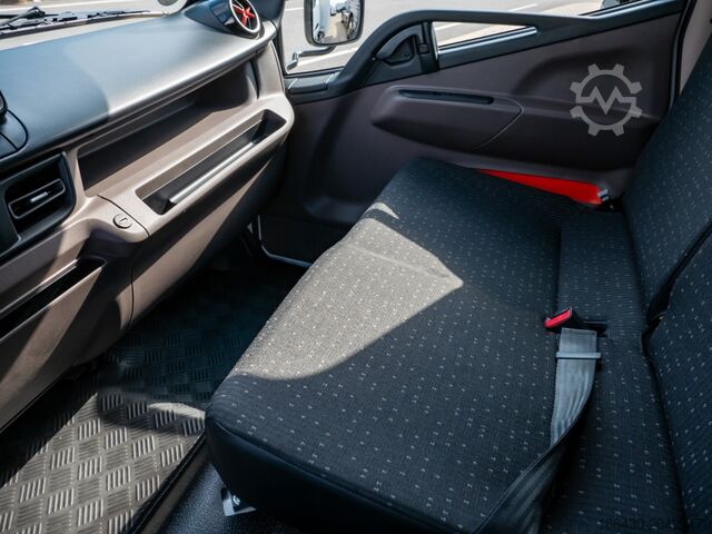 Transporter mit Koffer Mitsubishi Canter e