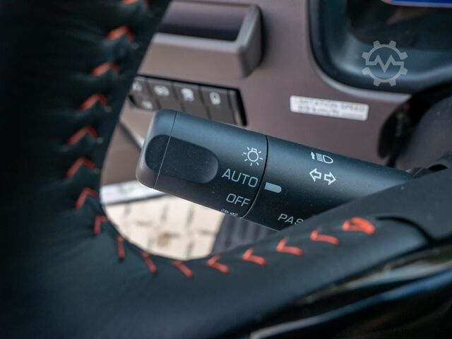 Transporter mit Koffer Mitsubishi Canter e