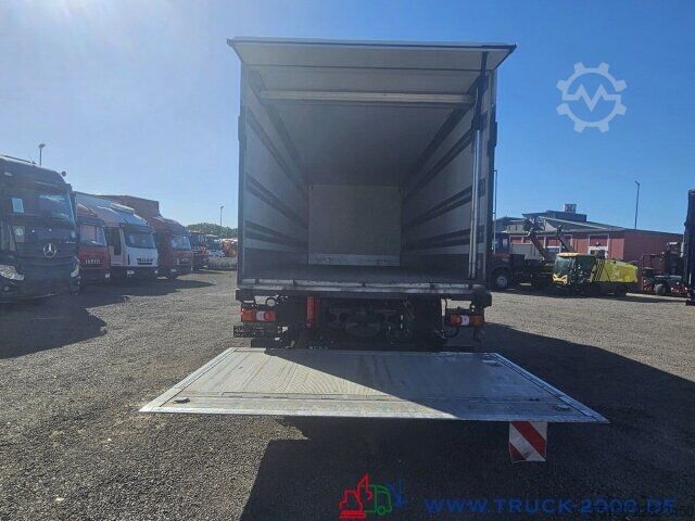 LKW mit Kofferaufbau Mercedes-Benz 1832 Isolierter Koffer 7.40m Doppelstock LBW1.5t