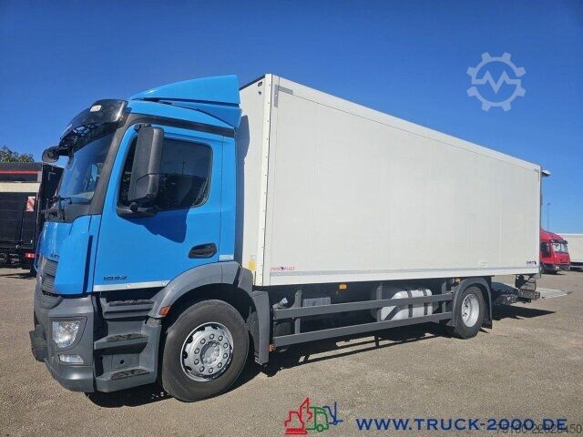LKW mit Kofferaufbau Mercedes-Benz 1832 Isolierter Koffer 7.40m Doppelstock LBW1.5t