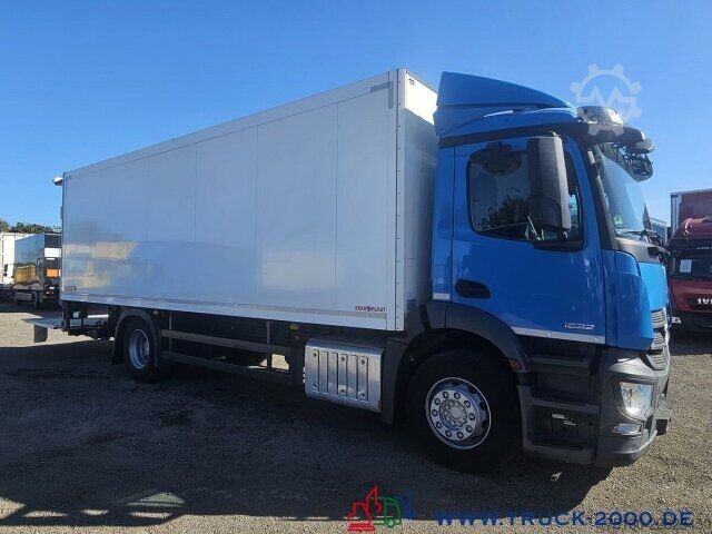 LKW mit Kofferaufbau Mercedes-Benz 1832 Isolierter Koffer 7.40m Doppelstock LBW1.5t