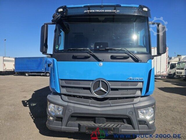 LKW mit Kofferaufbau Mercedes-Benz 1832 Isolierter Koffer 7.40m Doppelstock LBW1.5t