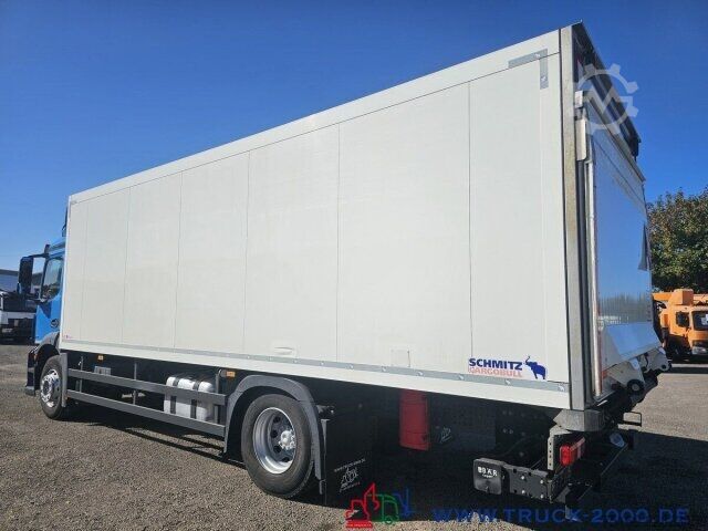 LKW mit Kofferaufbau Mercedes-Benz 1832 Isolierter Koffer 7.40m Doppelstock LBW1.5t