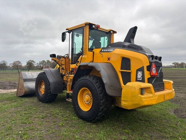 Radlader Volvo L 90 H (On Transport)