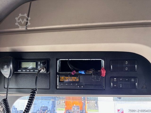 Abschleppwagen MERCEDES-BENZ Actros 4 Abschleppwagen mit Kran