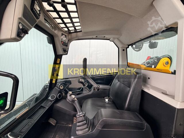 Crawler loader JCB 3TS-8T Teleskid
