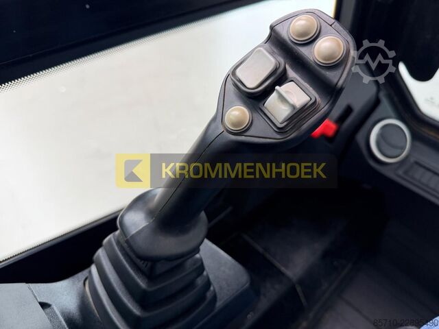 Crawler loader JCB 3TS-8T Teleskid