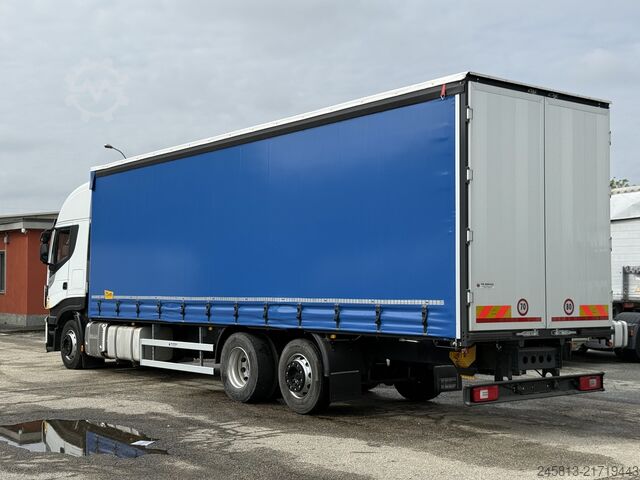 Flatbed truck with tarp Iveco STRALIS 460