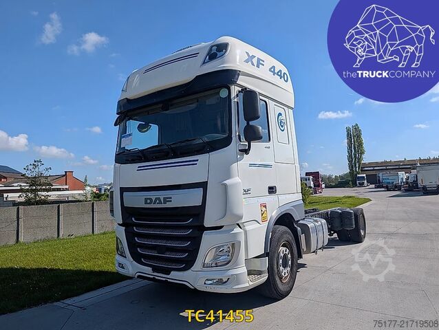 Chassis with cab DAF XF 440