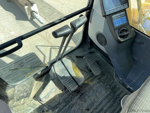 Tracked Excavator Komatsu HB215LC-3