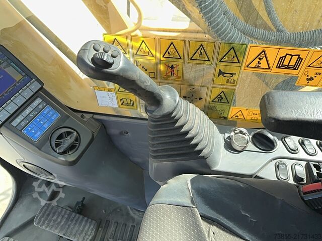 Tracked Excavator Komatsu HB215LC-3