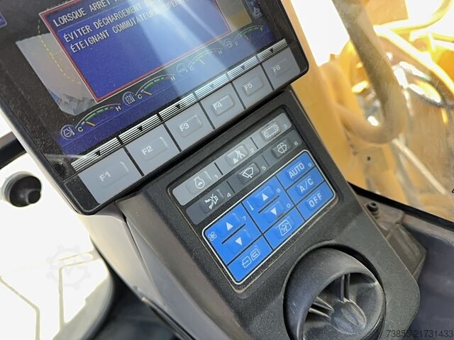 Tracked Excavator Komatsu HB215LC-3