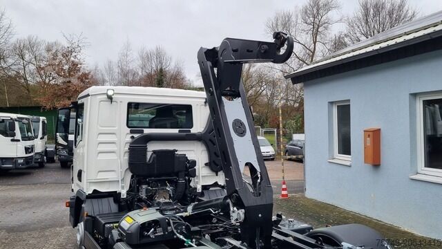 Roll-off tipper truck man TGL 12.220 BL NEU City Abrollkipper 8t TipMatic