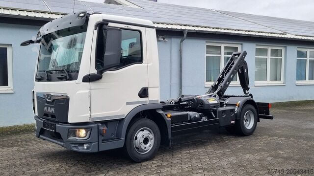 Roll-off tipper truck man TGL 12.220 BL NEU City Abrollkipper 8t TipMatic
