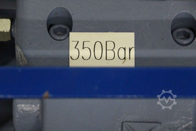 Hydraulic motor 350 bar Viereck 1302027STB1-0