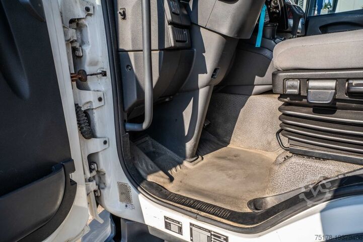 Box body RENAULT D WIDE 250 (16T)DXI +DHOLLANDIA