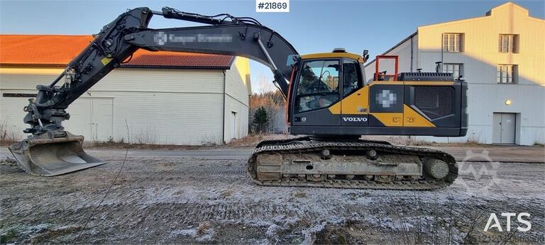 Crawler excavator Volvo EC300el excavator w/ Toothed bucket, Sanding bucke