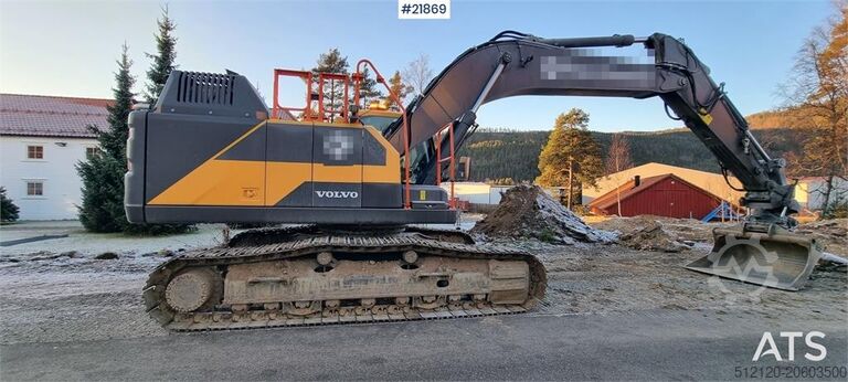 Crawler excavator Volvo EC300el excavator w/ Toothed bucket, Sanding bucke