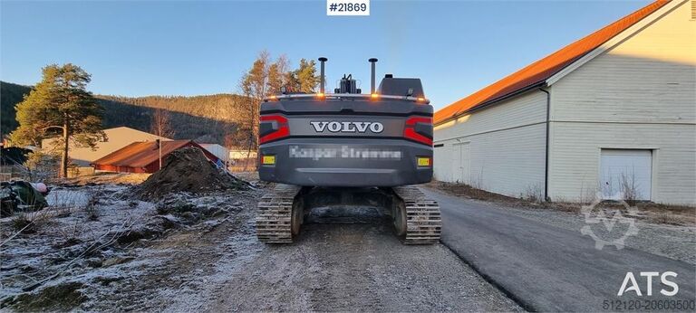 Crawler excavator Volvo EC300el excavator w/ Toothed bucket, Sanding bucke