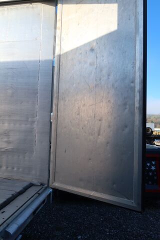 Semi-trailer with walking floor Kraker CF 200